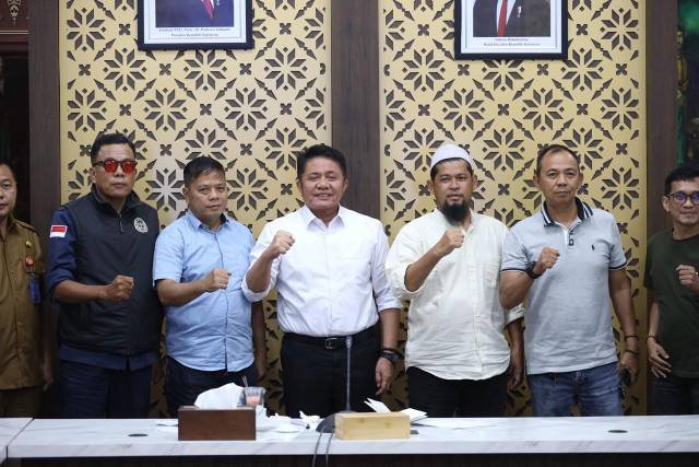 Gubernur Sumatera Selatan (Sumsel) Dr. H. Herman Deru menunjukkan kepeduliannya terhadap dunia olahraga