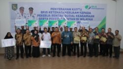 4.900 Pekerja Rentan di Asahan Terima Kartu BPJS Ketenagakerjaan