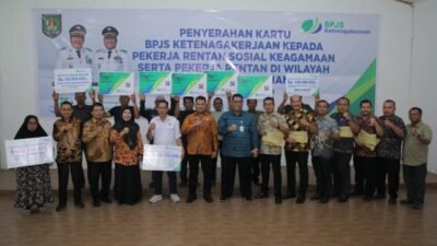4.900 Pekerja Rentan di Asahan Terima Kartu BPJS Ketenagakerjaan