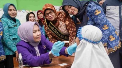 Bunda Literasi sekaligus Ketua TP PKK Kabupaten Muba Hj. Fatimah Toha membuka secara resmi kegiatan Bakti Sosial Persatuan Dokter Gigi Indonesia (PDGI) Cabang Muba