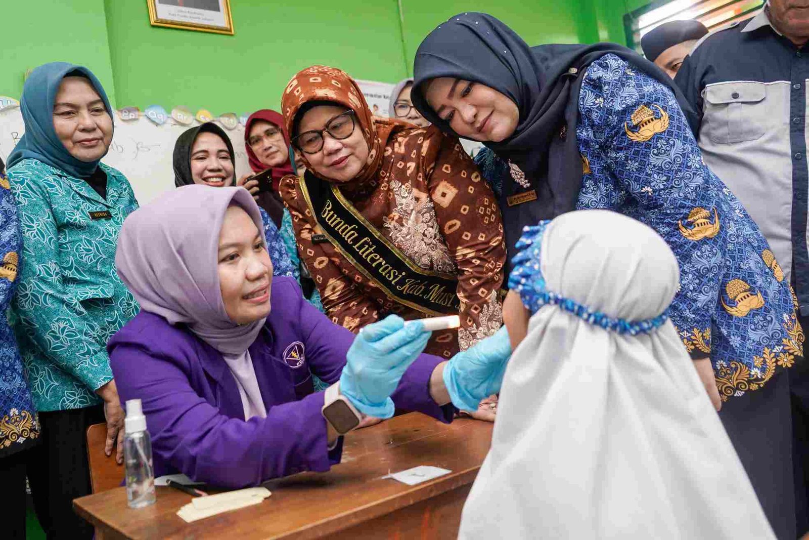 Bunda Literasi sekaligus Ketua TP PKK Kabupaten Muba Hj. Fatimah Toha membuka secara resmi kegiatan Bakti Sosial Persatuan Dokter Gigi Indonesia (PDGI) Cabang Muba
