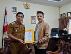 Serahkan SK Carateker, Riza Vahlevi Optimis Bawa Semangat Baru Kepemudaan Talang Kelapa