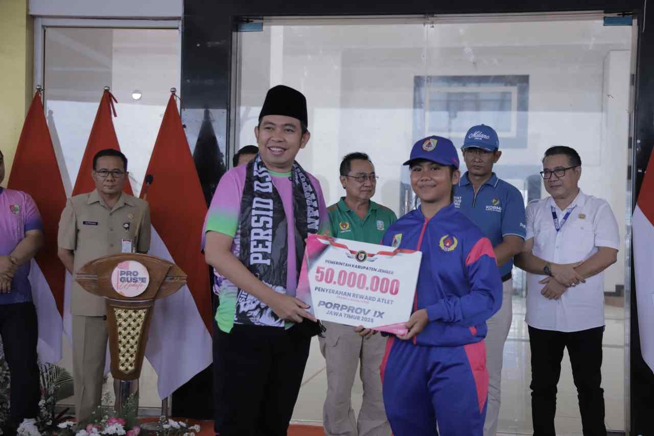 Bupati Jember Serahkan Bonus Atlet Berprestasi, Gus Fawait: Tertinggi di Jatim