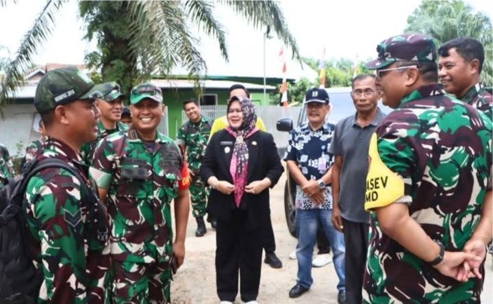 Wabup Sumarni Dampingi Katim Wasev Cek Pembangunan Fisik TMMD