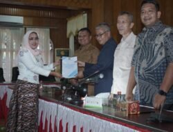 Penjelasan Pemerintah atas Pandangan Fraksi-Fraksi DPRD Disampaikan