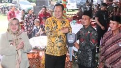 Bupati Muara Enim, H. Edison menyambangi Desa Sumaja Makmur, Kecamatan Gunung Megang, Kamis (30/10)