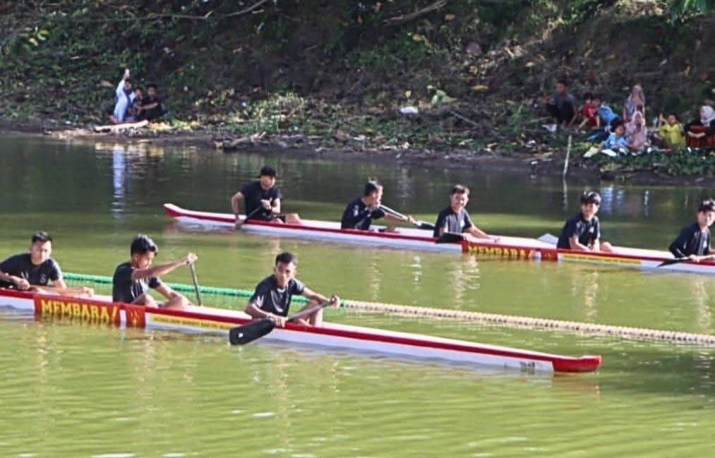 Perahu Bidar MEMBARA Danau Cecuho Meriahkan HUT Ke-79 Kabupaten Muara Enim