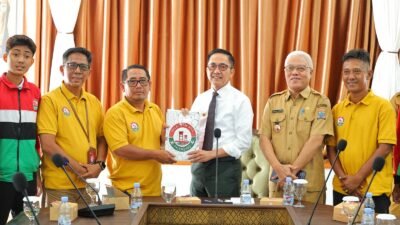 Wali Kota Palembang, Ratu Dewa, M.Si, menerima audiensi Diklat Sepakbola Palembang