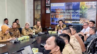 Sekretaris Daerah Muba Dr Apriyadi MSi mengikuti Rapat Tindaklanjut Proses Pengalihan PI 10 Persen Wilayah Provinsi Sumsel di Kantor Dinas ESDM Pemprov Sumsel Palembang, Senin (3/11/2025).