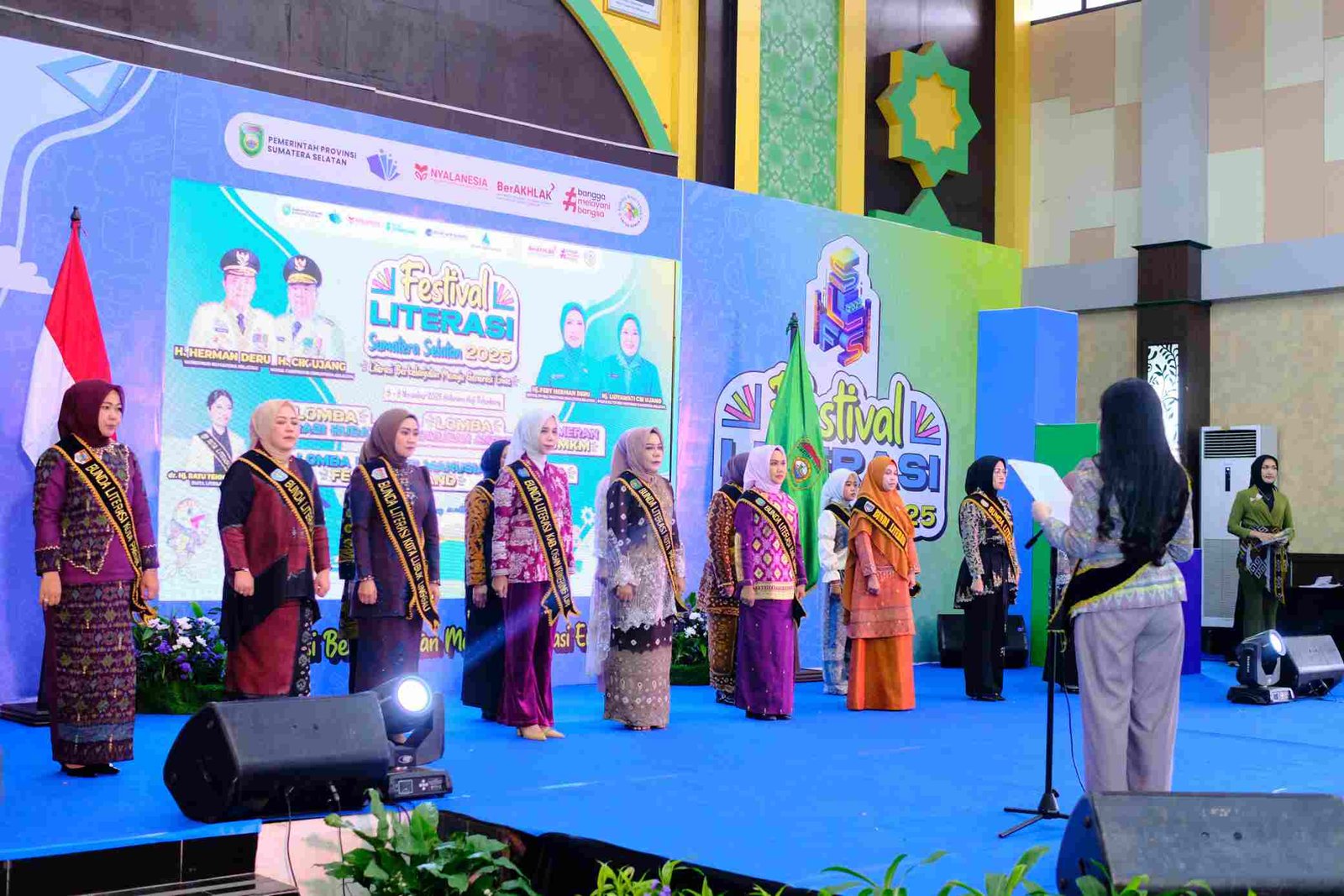 Gubernur Sumsel Herman Deru Jumat (7/11/2025) secara resmi melantik Hj Patimah Toha menjadi Bunda Literasi Kabupaten Musi Banyuasin