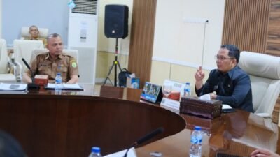 rapat koordinasi yang dipimpin Asisten I Setda Muba, Ardiansyah bersama perangkat daerah terkait di Ruang Rapat Serasan Sekate, Sekretariat Daerah Kabupaten Muba, Senin (10/11/2025).