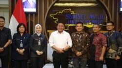 Gubernur Sumsel, Herman Deru saat menerima audiensi General Manager Telkomsel Sumbagsel, Wawan Kuswandono, di Ruang Tamu Gubernur Sumsel, Kamis (13/11/2025).
