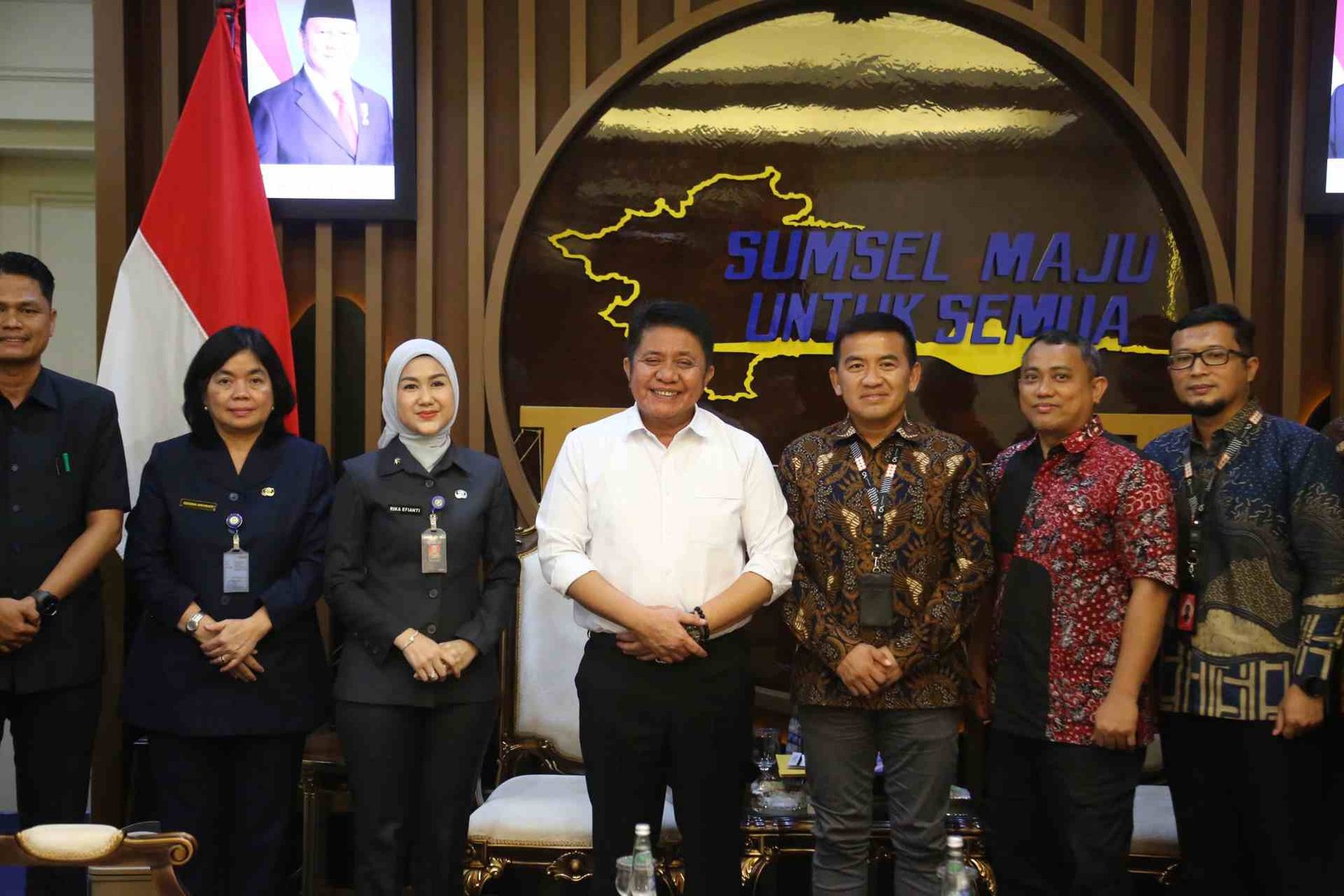 Gubernur Sumsel, Herman Deru saat menerima audiensi General Manager Telkomsel Sumbagsel, Wawan Kuswandono, di Ruang Tamu Gubernur Sumsel, Kamis (13/11/2025).