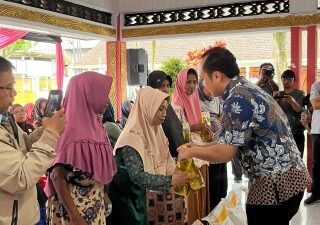Pemkab Jember dan Bulog Resmi Salurkan Bantuan Pangan Oktober–November 2025