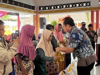Pemkab Jember dan Bulog Resmi Salurkan Bantuan Pangan Oktober–November 2025