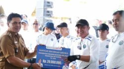 Herman Deru Serahkan Bantuan Desa dan Sarana Pertanian di OKU Selatan