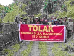 Kesal Jalan Akses Menuju Kebun di Tutup Pengembang, Warga Gandus Protes Turun ke Jalan