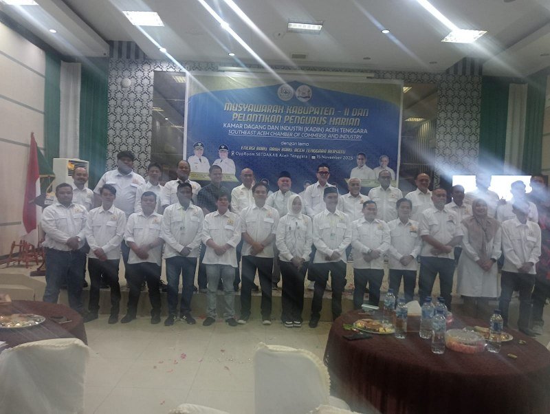 pelantikan Pengurus Harian Kamar Dagang dan Industri (Kadin) Aceh Tenggara periode 2025–2030 yang berlangsung di Oproom Setdakab, Sabtu 15 November 2025