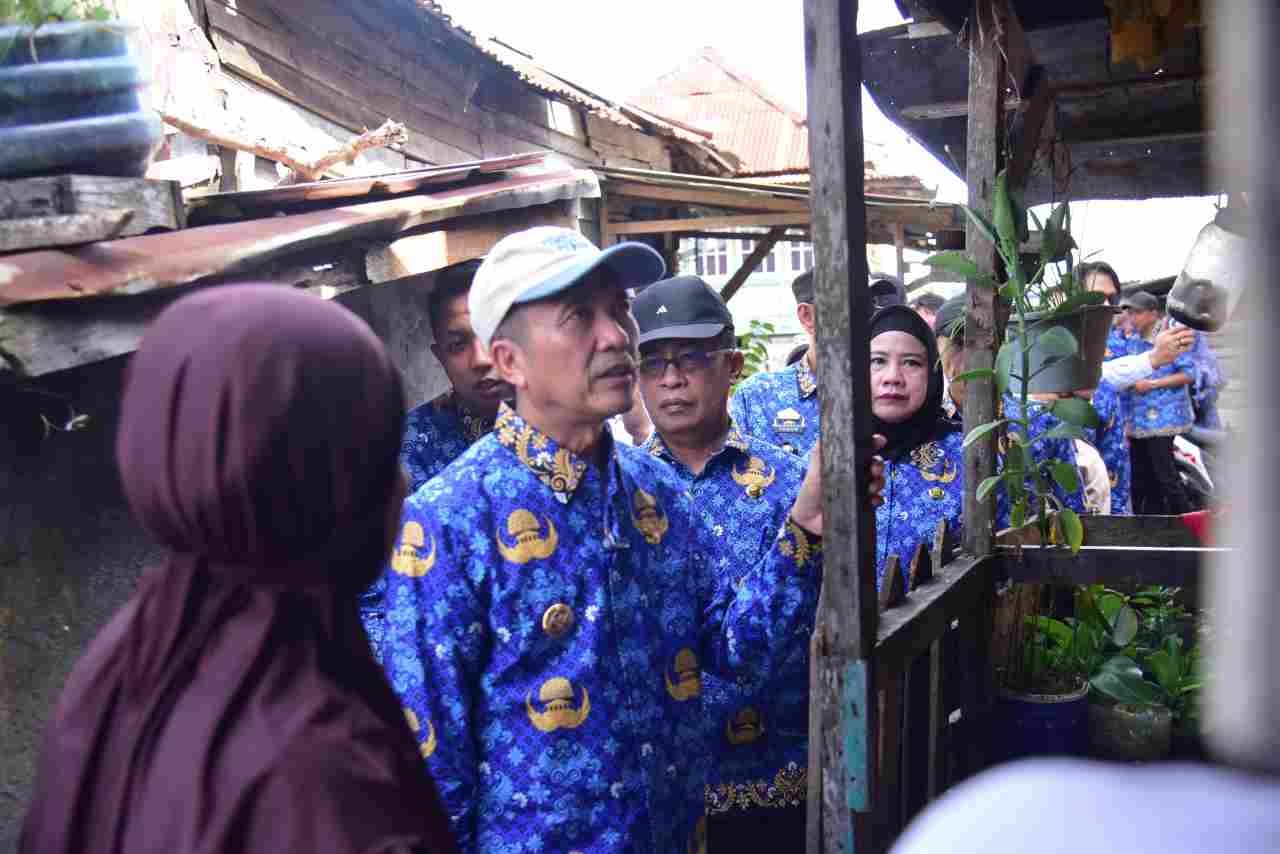 Wali Kota Palembang, Drs. Ratu Dewa, M.Si bergerak cepat merespon persoalan kawasan kumuh di Kota Palembang.