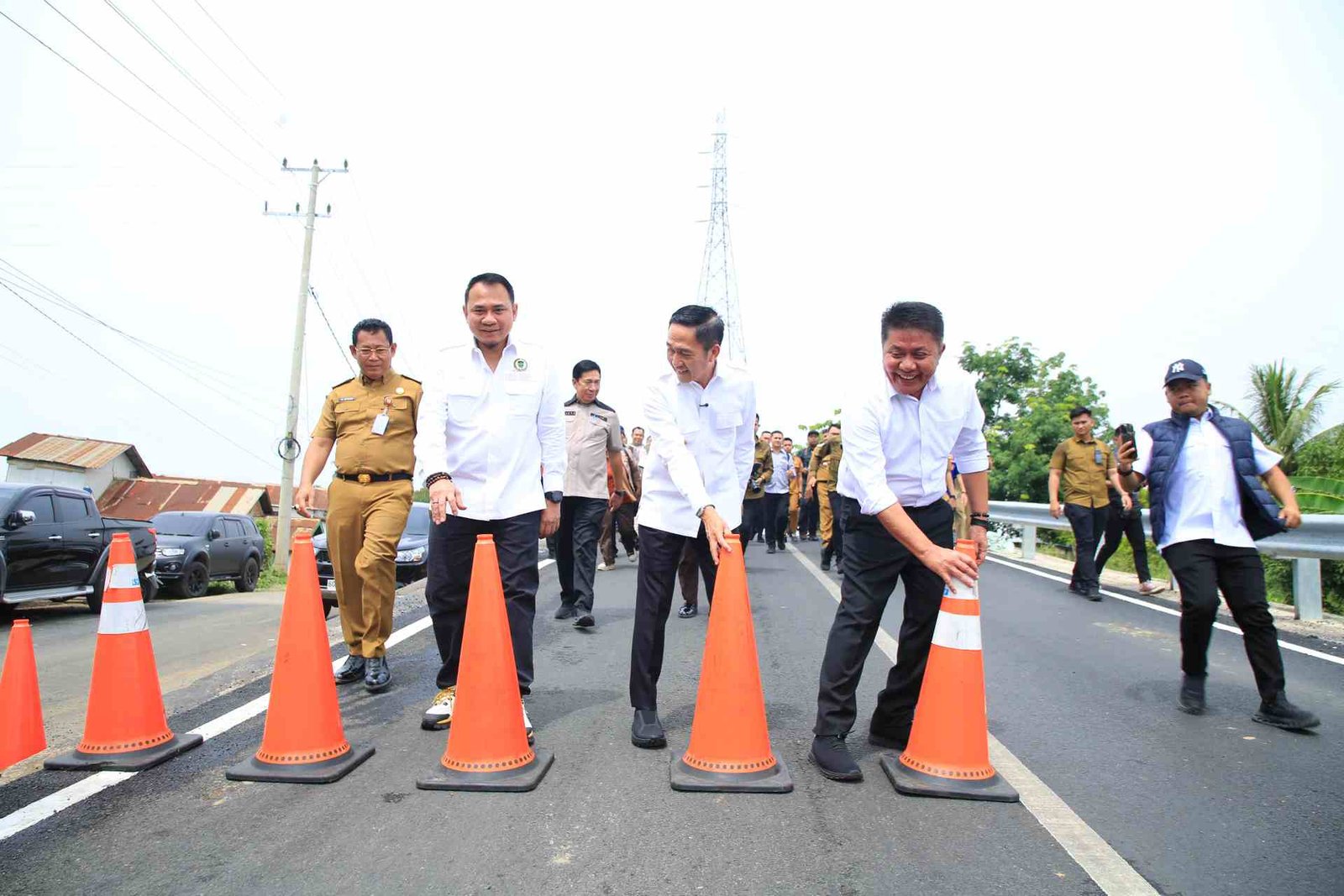 Gubernur Sumatera Selatan (Sumsel) Herman Deru meresmikan pengoperasian Jembatan Layang Lettu Karim