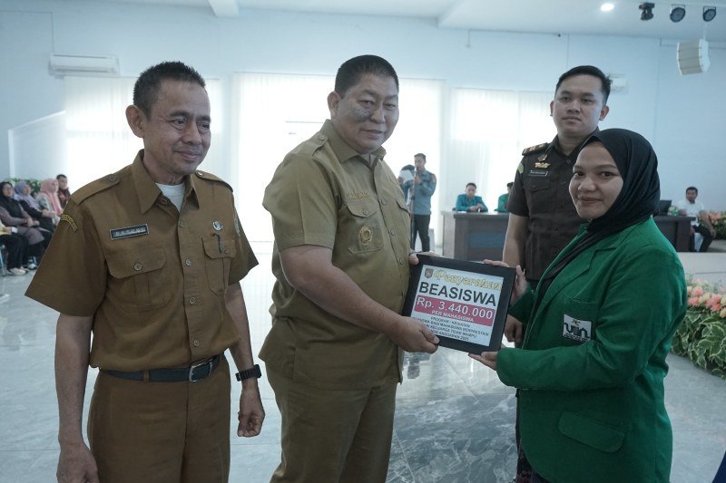 Pemkab Asahan Perkuat SDM Daerah, 125 Mahasiswa Berprestasi Terima Beasiswa