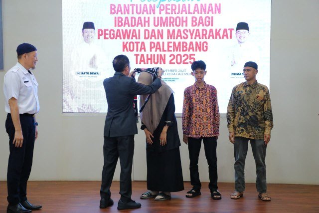 Ratu Dewa Resmi Melepas 97 Penerima Bantuan Perjalanan Ibadah Umroh Tahun 2025