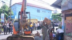 Berdiri di Lahan Kuburan, Rumah dan Kios di Puncak Sekuning di Bongkar