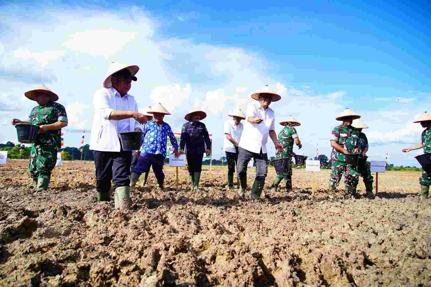 Gubernur Sumsel dan Bupati Muba Resmikan Tanam Perdana Cetak Sawah Rakyat di Desa Lumpatan II