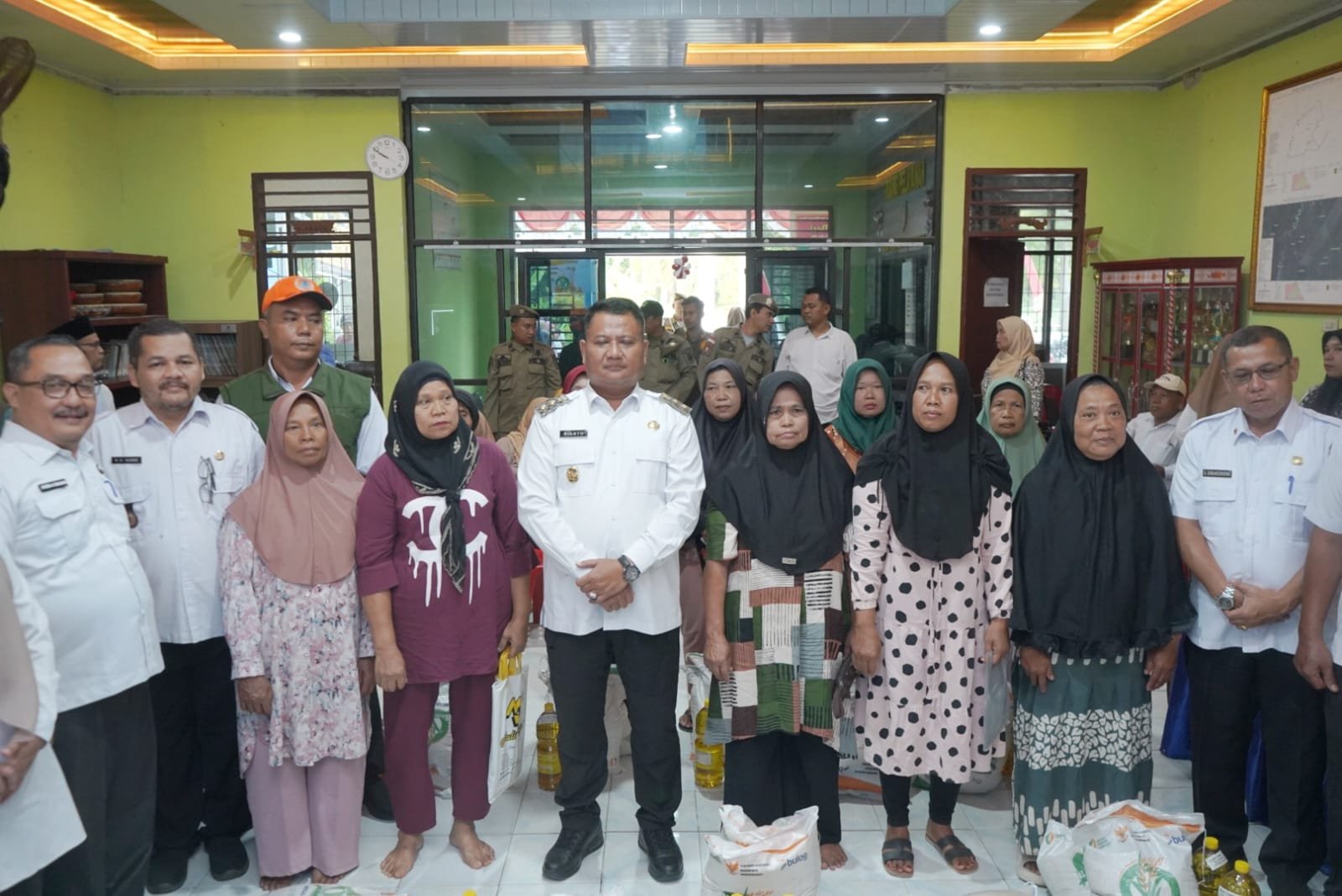 Pemkab Asahan dan Bulog Salurkan Bantuan Pangan CPP Oktober–November 2025