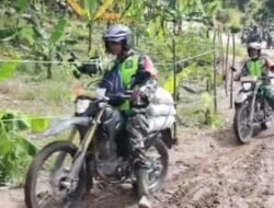 Prajurit TNI Tembus Daerah Terisolasi Bawa Bantuan Korban Bencana