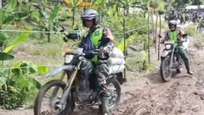 Prajurit TNI AD Kodim 0108/Agara Tembus Daerah Terisolasi Bawa Bantuan Korban Bencana di Agara