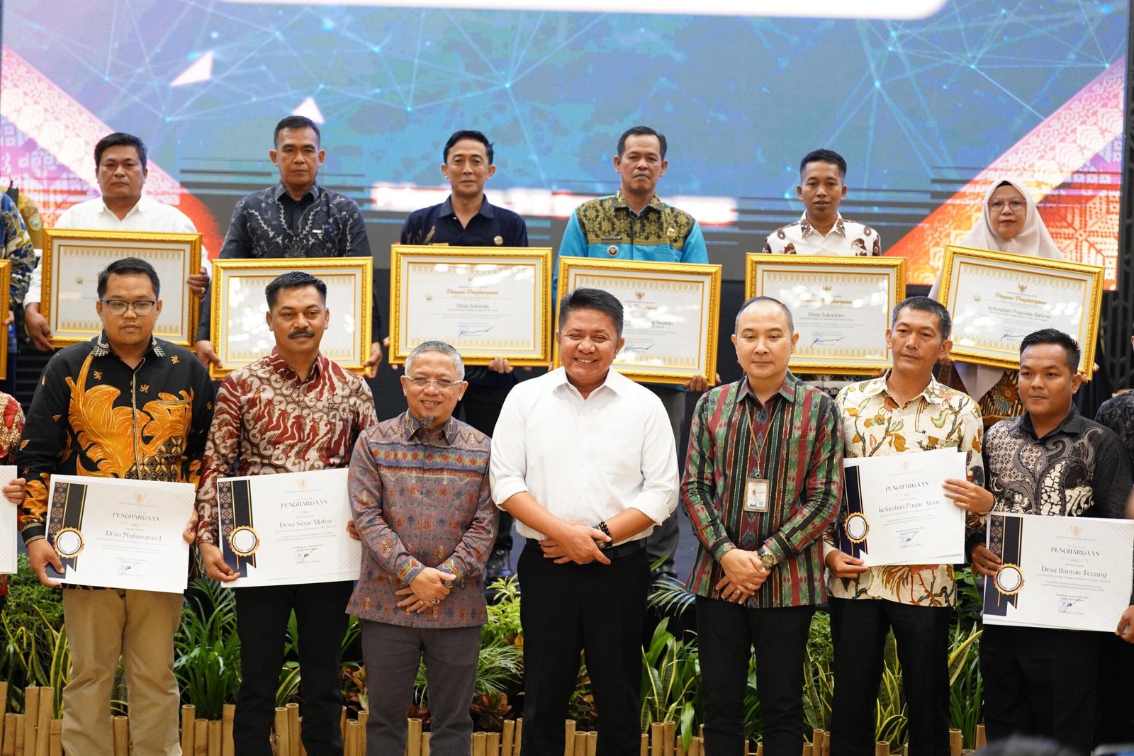 Rapat Koordinasi Daerah Evaluasi Monev MBG Tahap II Tahun 2025 di Palembang.