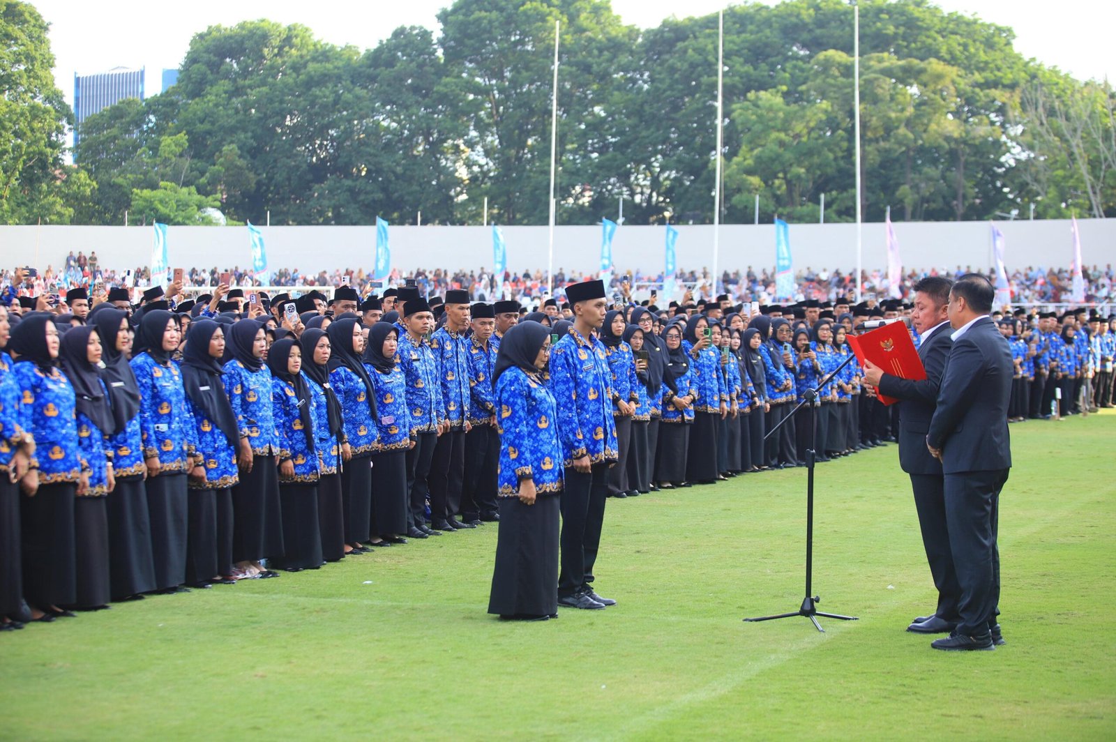 Gubernur Herman Deru Kukuhkan Ribuan PPPK Paruh Waktu