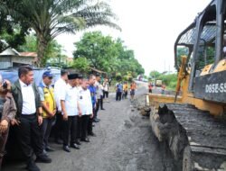 Jawab Aspirasi Warga, Gubernur Herman Deru Tinjau Jalan Rusak Sekayu–Lubuklinggau