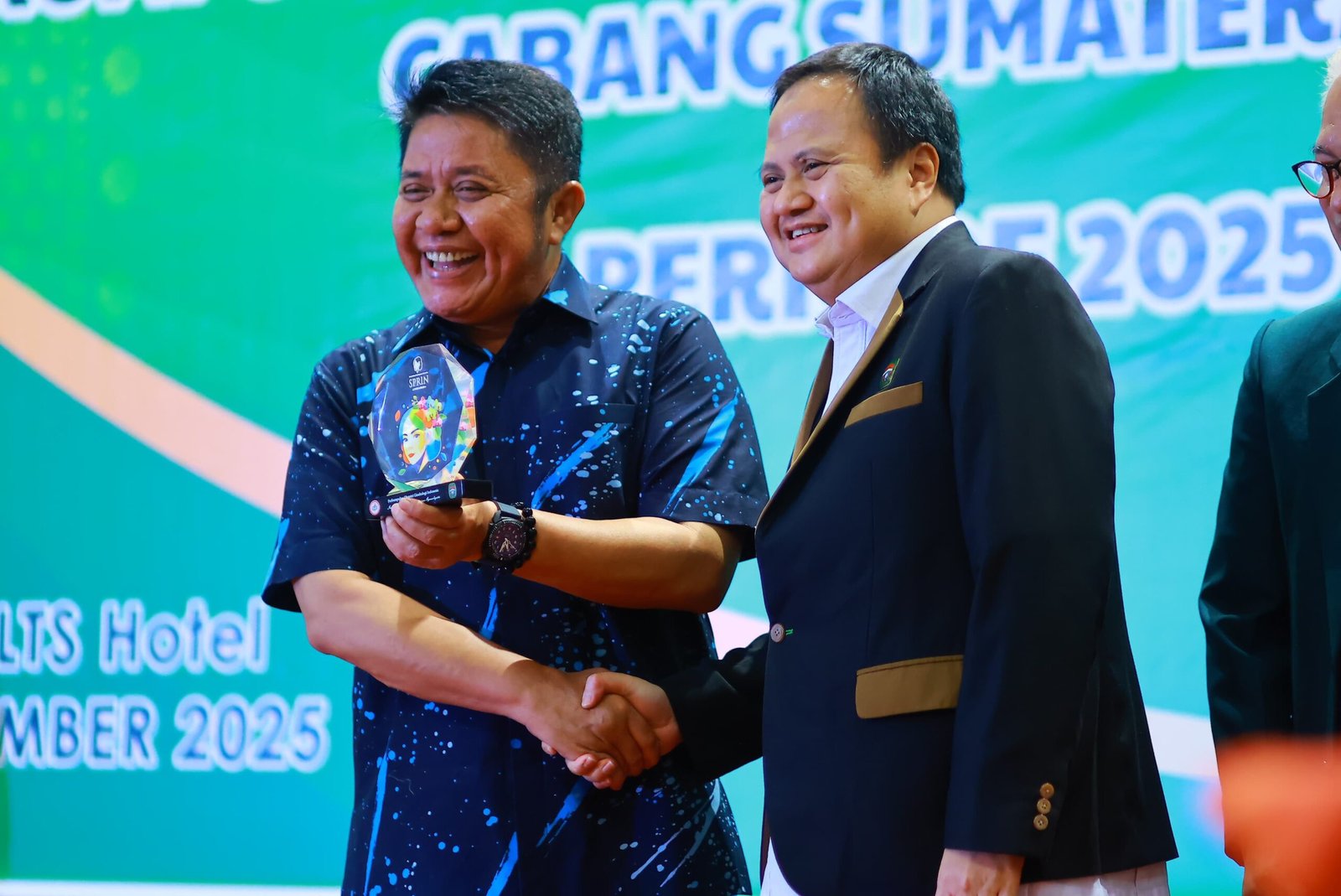 Herman Deru saat menghadiri pelantikan Pengurus Perkumpulan Obstetri dan Ginekologi Indonesia (POGI) Cabang Sumatera Selatan periode 2025–2028 di Palembang, Sabtu (27/12/2025).