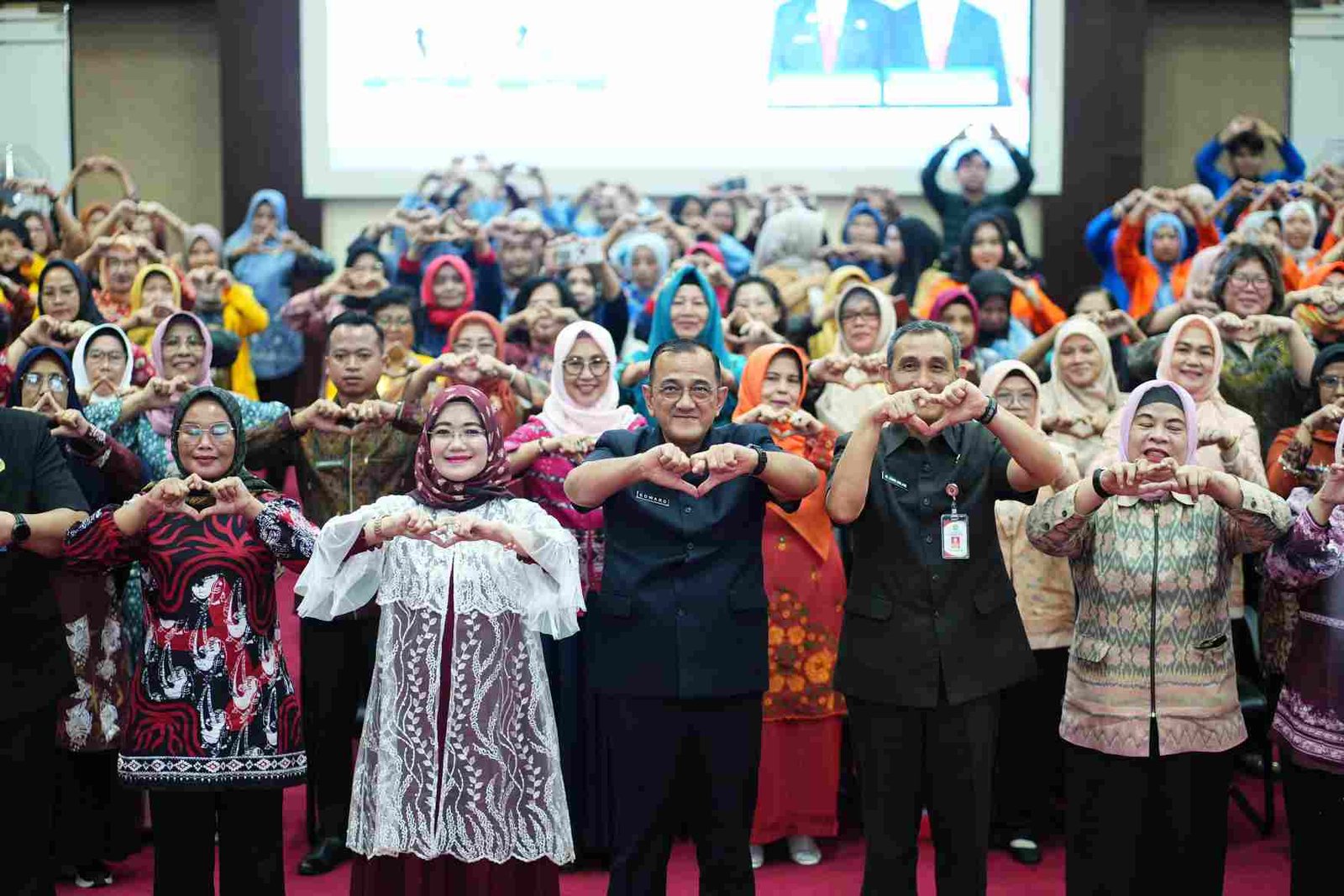 Sekretaris Daerah (Sekda) Provinsi Sumsel, Edward Candra, saat membuka seminar peringatan Hari Ibu 2025 di Auditorium Bina Praja Pemprov Sumsel, Kamis (4/12/2025).