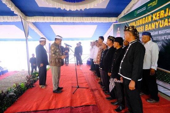 Bupati Muba Kukuhkan Paguyuban Pasundan dan Salurkan Bantuan Sosial