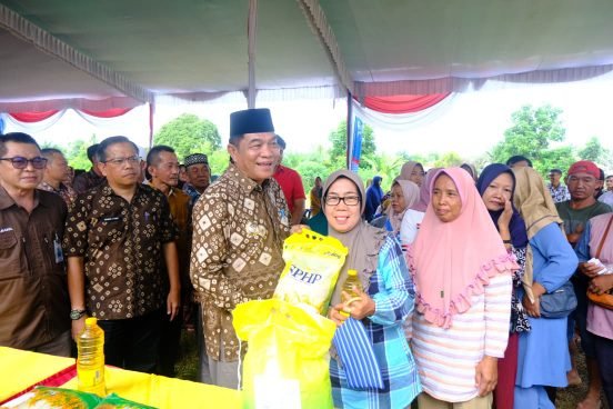 Bupati Muba Buka Operasi Pasar Murah di Plakat Tinggi,