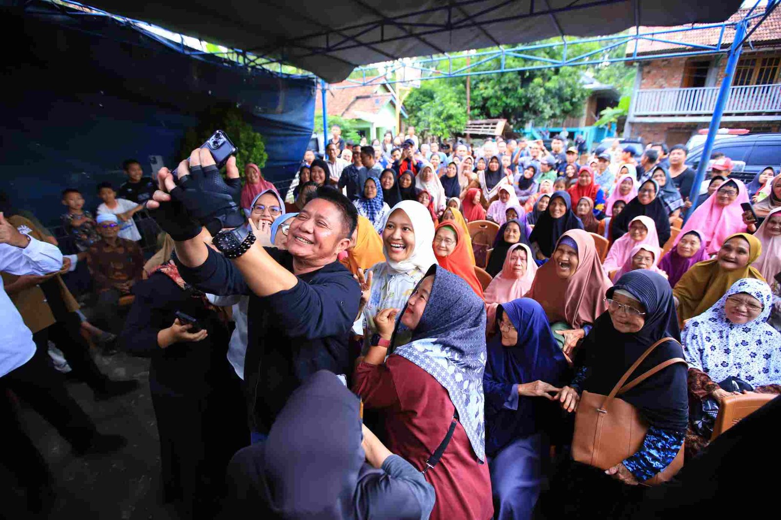 Herman Deru Tinjau Langsung Titik Rawan Banjir dan Longsor di Muara Enim, Warga Sambut Antusias