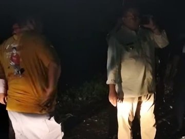 Bupati dan Ketua DPRK Tinjau Langsung ke Lokasi Banjir dan Pohon Tumbang