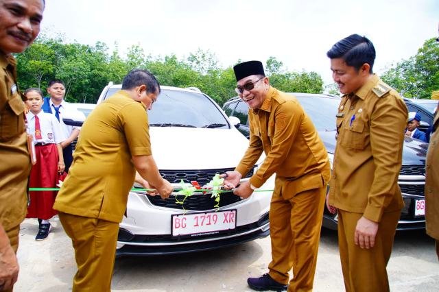 Bupati Muba Resmikan Gedung Serbaguna dan Luncurkan Mobil Operasional Desa di Beruge