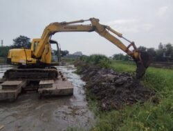 Sembilan Alat Berat Sisir Sungai Sidoarjo, Normalisasi Dikebut Jelang Puncak Musim Hujan