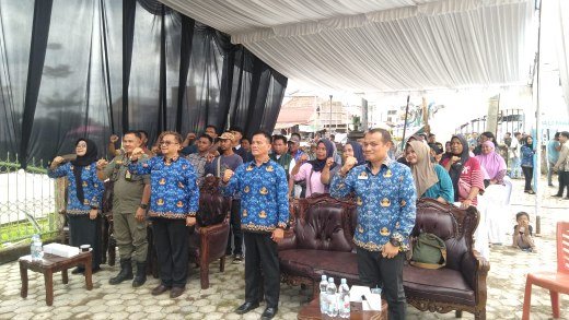 Gebyar UMKM Simpang Lima, Bina Bantu Beli" di Bundaran Simpang Lima Kelurahan Talang Ubi Timur, Kecamatan talang Ubi, Rabu 17 Desember 2025.