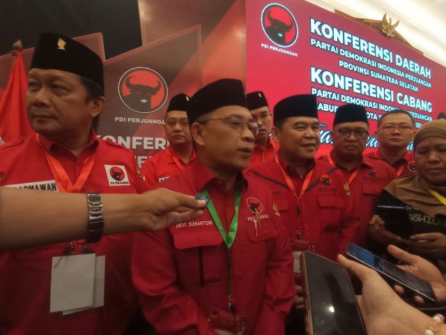 Bupati Muratara H. Devi Suhartoni selaku Ketua DPD PDI P yang baru terpilih periode 2025-2030.