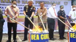 Sekretaris Daerah Provinsi Sumatera Selatan (Sumsel) Edward Candra menghadiri kegiatan Pemusnahan Barang Hasil Penindakan Eks Tegahan Kepabeanan dan Cukai Tahun Anggaran 2025