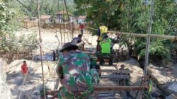 TNI Bersama Warga Perbaiki Jembatan Gantung, Buka Akses Antar Desa di Agara