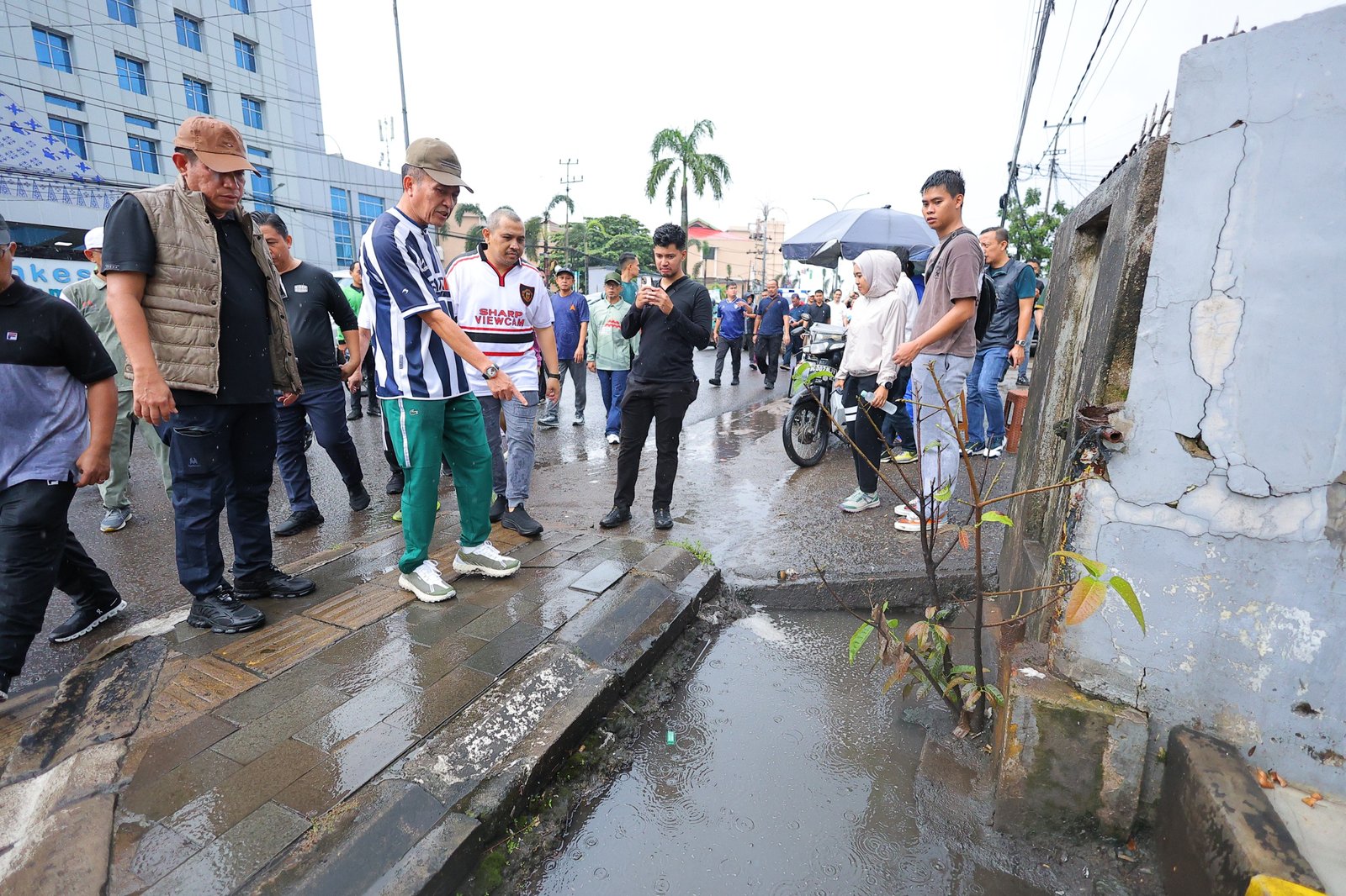 Wali Kota Palembang Ratu Dewa memulai kegiatan Palembang Walk & Check, Jumat (2/1/2026).
