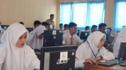 Siswa SMK N 7 Palembang pembelajaran melalui komputer