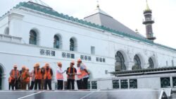 Wali Kota Palembang, Drs. Ratu Dewa, M.Si, meresmikan Pembangkit Listrik Tenaga Surya (PLTS) di Masjid Agung Sultan Mahmud Badaruddin Jayo Wikramo, Senin (19/01/2026).