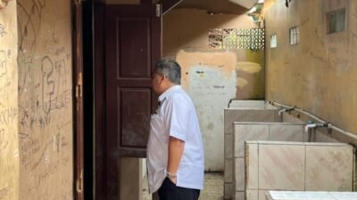 Kepala Dinas Pendidikan Kota Palembang, M. Affan Prapanca, meninjau langsung sekolah yang perlu diperbaiki